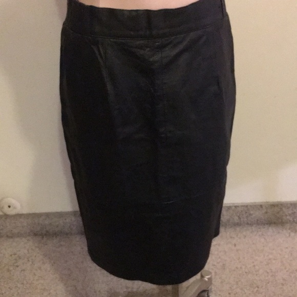 Leather Skirt Women’s Black Luxury Skirt Size 12 Flawless like NEW condition - Picture 2 of 5